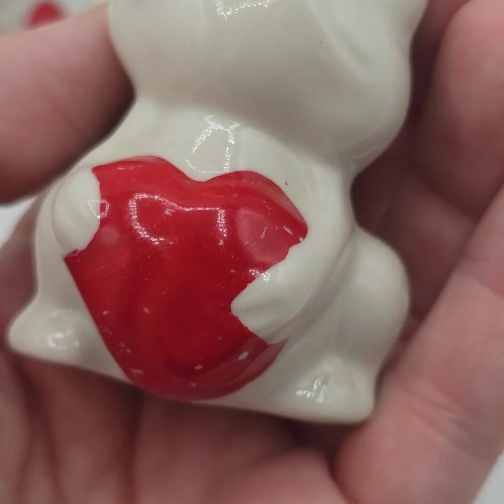 Frog with hearts salt and pepper shakers Vtg Valentines